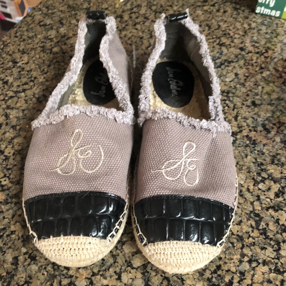 Woven flates